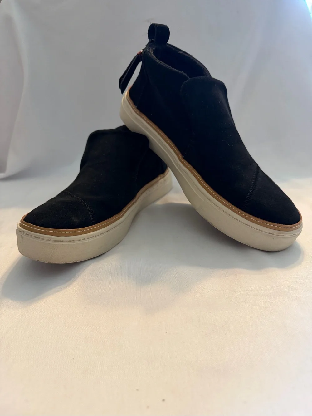 Toms versatile black